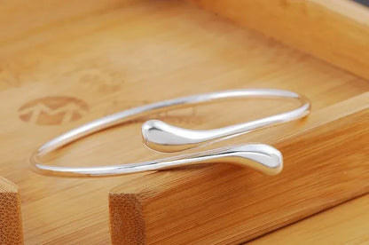 Elegant Crystal Drop Bracelet