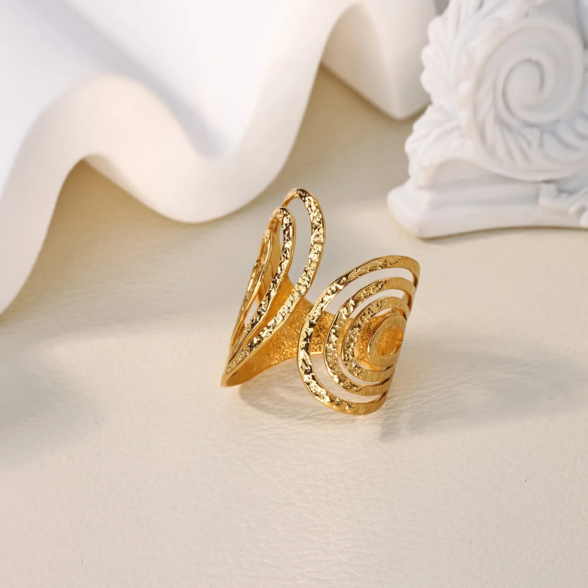 Geometric Bold Ring