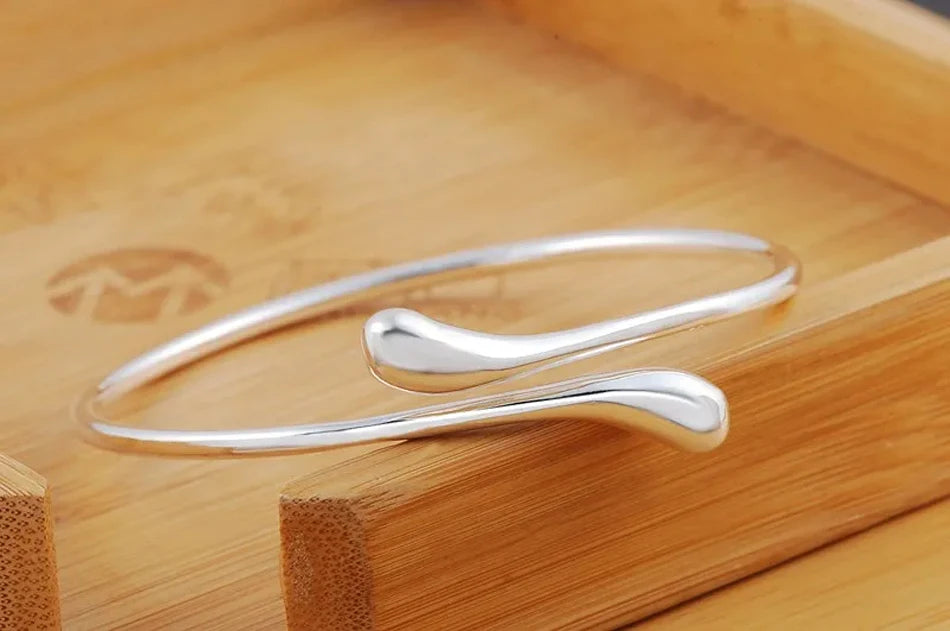 Elegant Crystal Drop Bracelet
