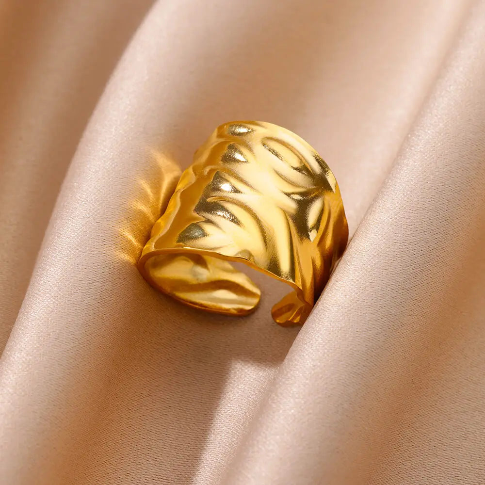 Geometric Bold Ring