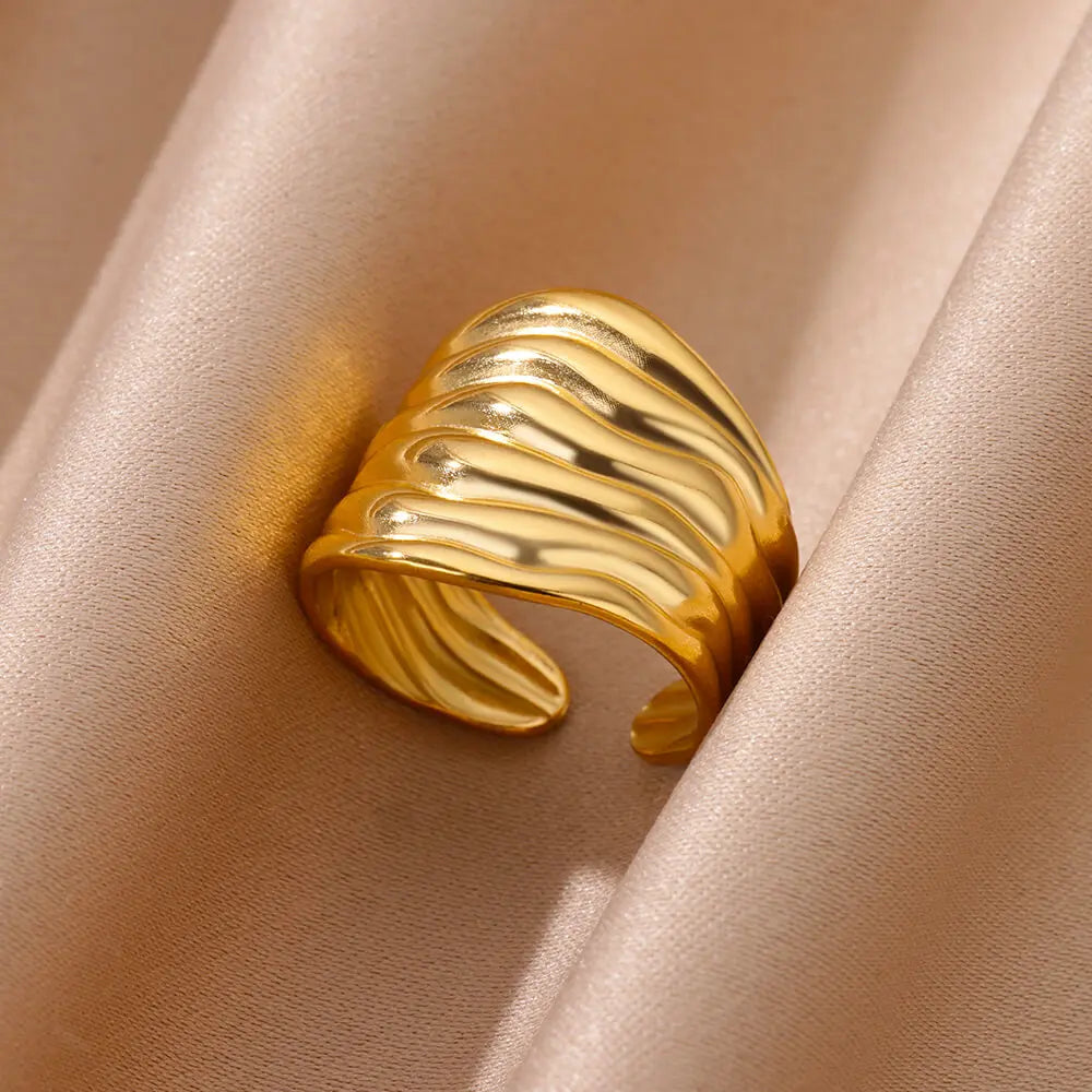Geometric Bold Ring